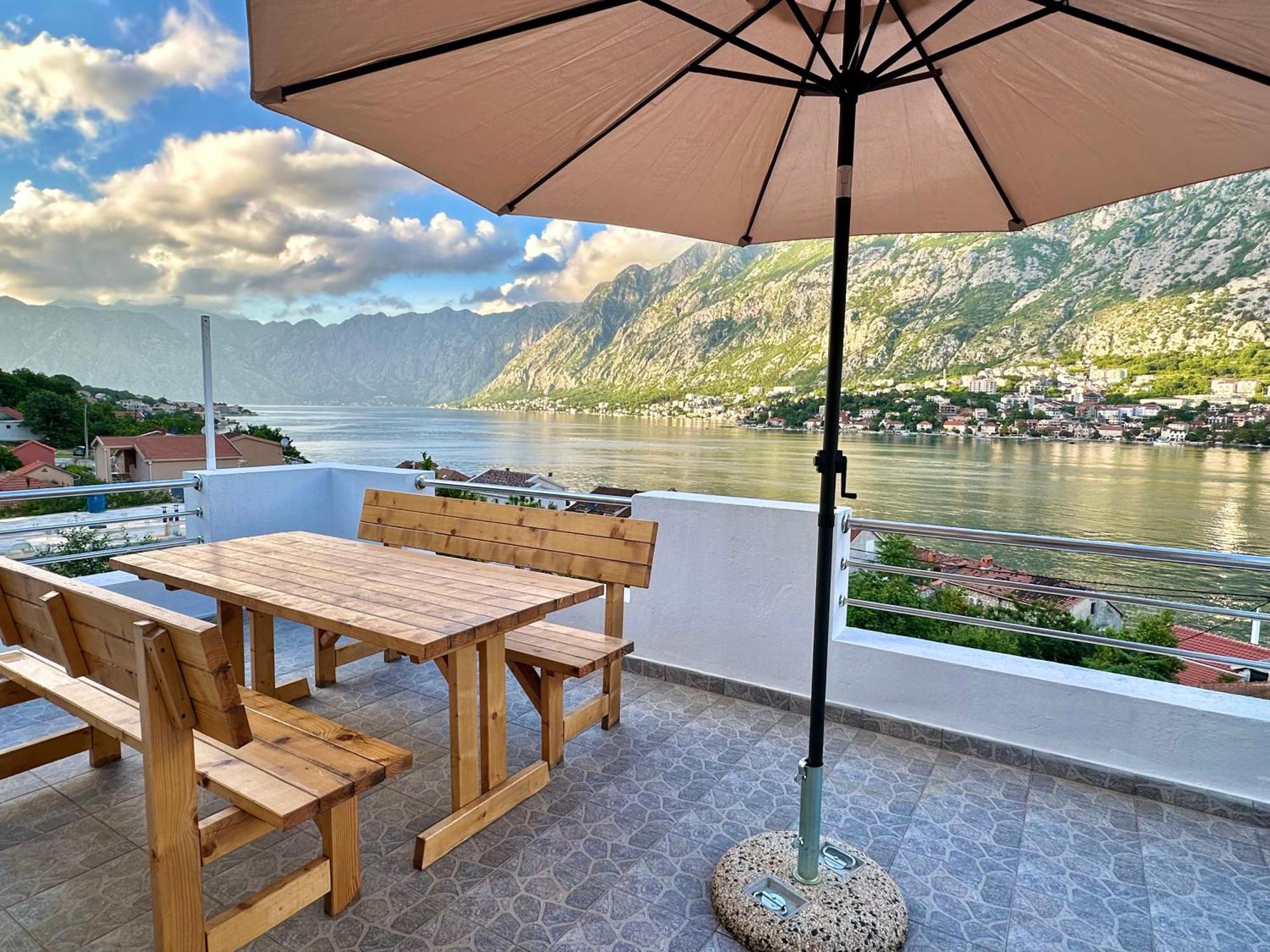House With Big Terrace And Beautiful Sea View Vila Kotor Exterior foto
